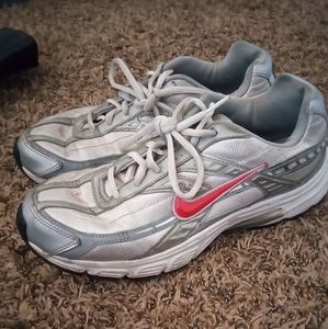 Women's tennis shoes